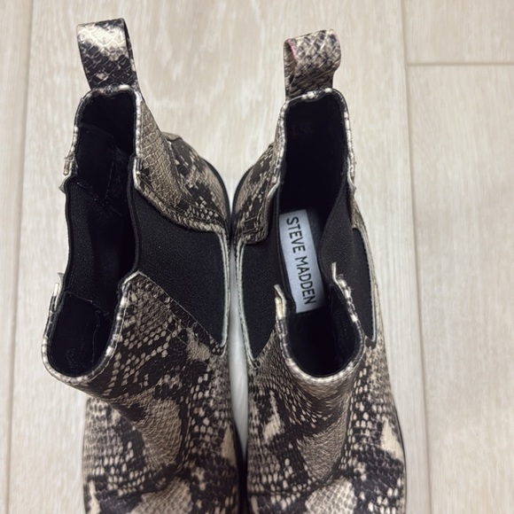 Steve Madden Devan Faux Snake Skin Ankle Boots - Picture 4 of 11